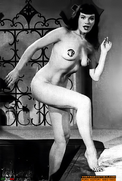 Wild brunette slut in leopard outfit poses  - XXX Dessert - Picture 6