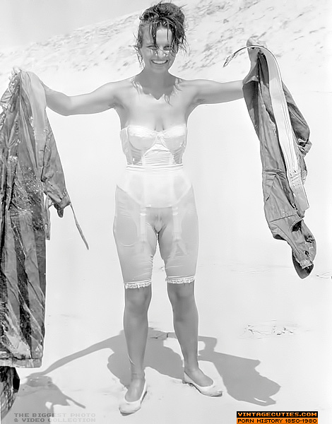 Lusty blonde bitch in sexy dress goes to tt - XXX Dessert - Picture 1