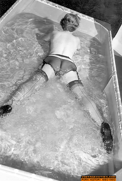 Lusty blonde bitch in sexy dress goes to tt - XXX Dessert - Picture 5