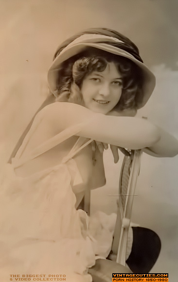 Sexy showgirls in lucious outfits get naked - XXX Dessert - Picture 6