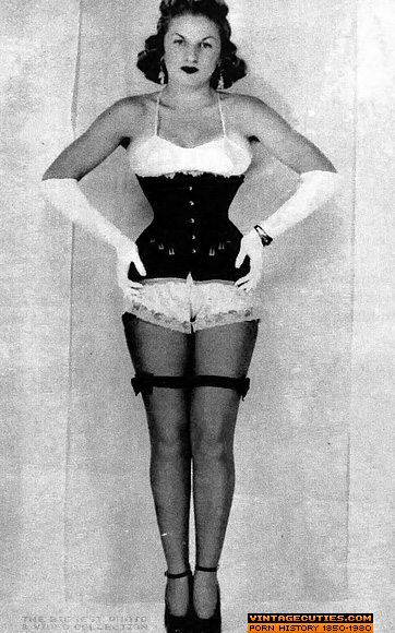 Classy bitches in sexy gowns and dress get  - XXX Dessert - Picture 3