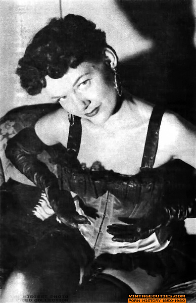 Classy bitches in sexy gowns and dress get  - XXX Dessert - Picture 4