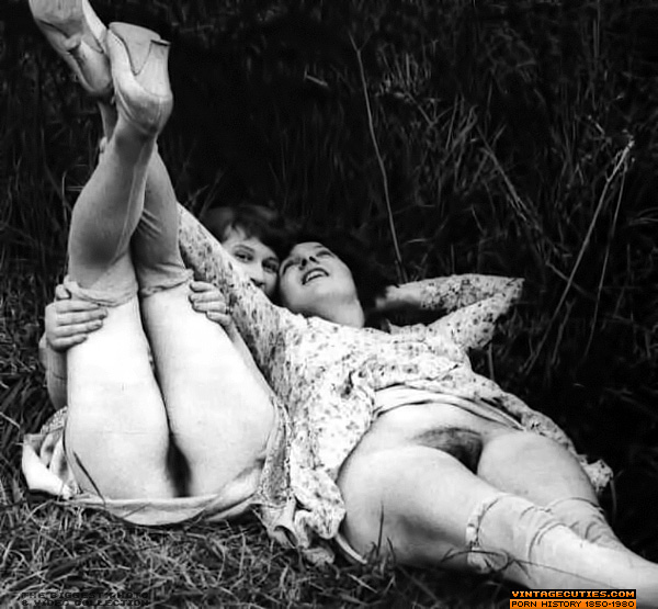 Horny bitches stretches their legs to show  - XXX Dessert - Picture 7