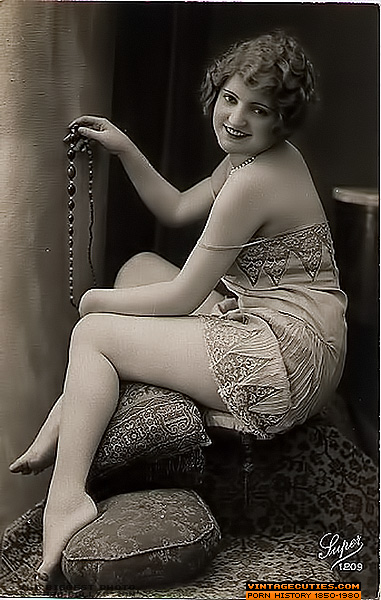 Stunning brunette bitch exposes her flawles - XXX Dessert - Picture 10