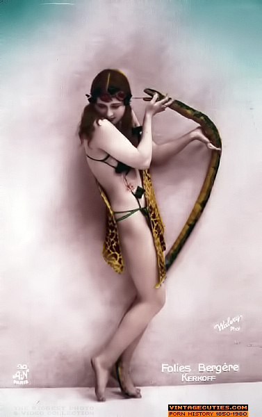 Lesbian hotties get naked and start fondlin - XXX Dessert - Picture 1