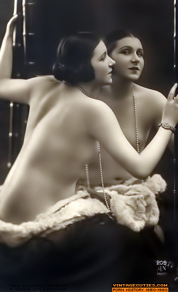 Lesbian hotties get naked and start fondlin - XXX Dessert - Picture 3