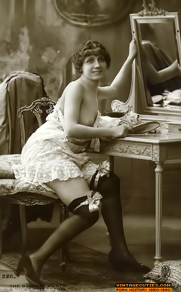 Lesbian hotties get naked and start fondlin - XXX Dessert - Picture 5