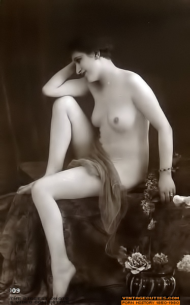 Lesbian hotties get naked and start fondlin - XXX Dessert - Picture 6