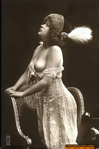 Naked gals enjoy posing for the camera whil - XXX Dessert - Picture 8