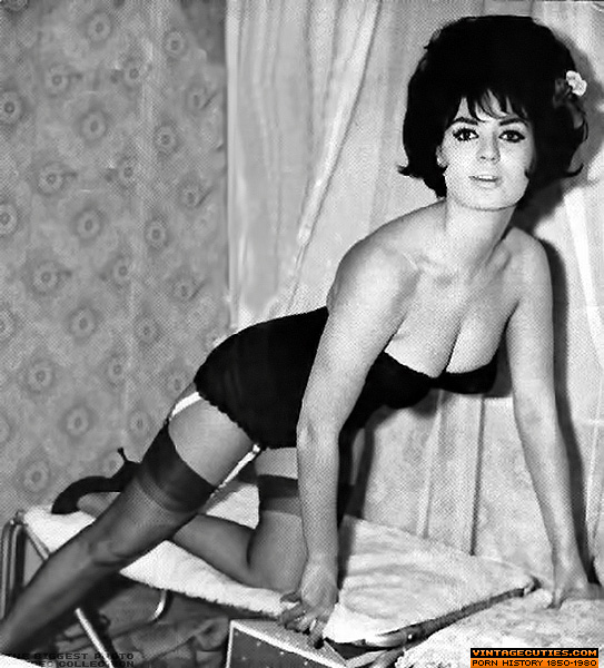 Brunette babe in white lingerie sits on a s - XXX Dessert - Picture 10