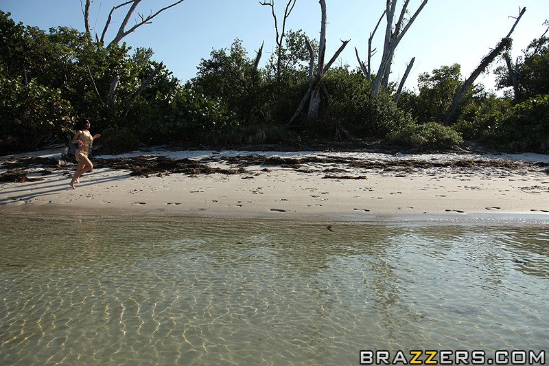 Tall blonde fucks a slender brunette on the beach - XXXonXXX - Pic 7