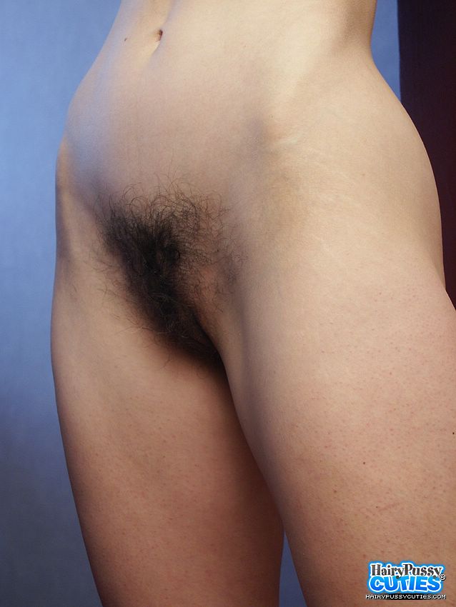 Steaming hot chick displays her small tits  - XXX Dessert - Picture 2