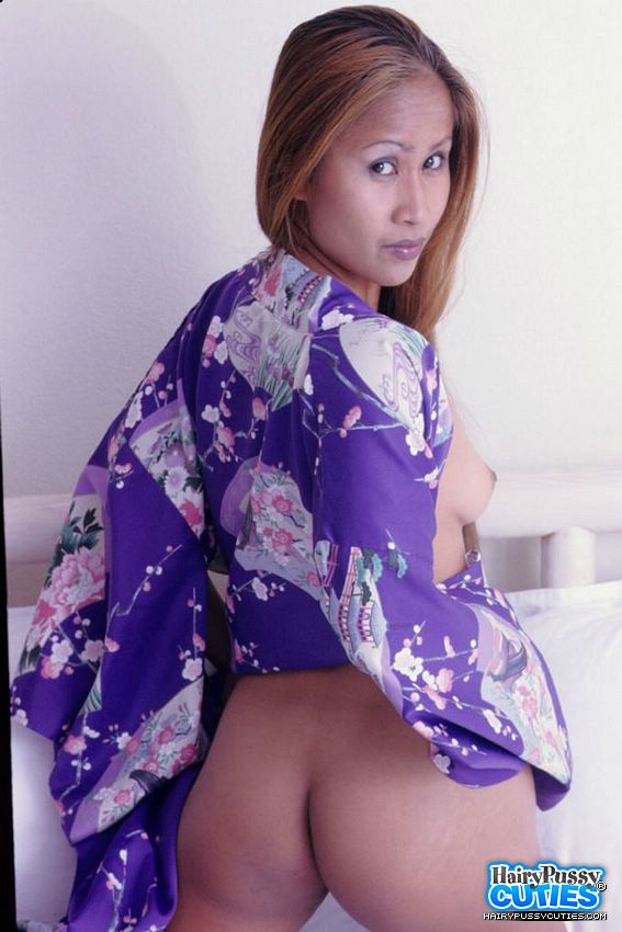 Alluring babe reveals her sweet boobs and h - XXX Dessert - Picture 8