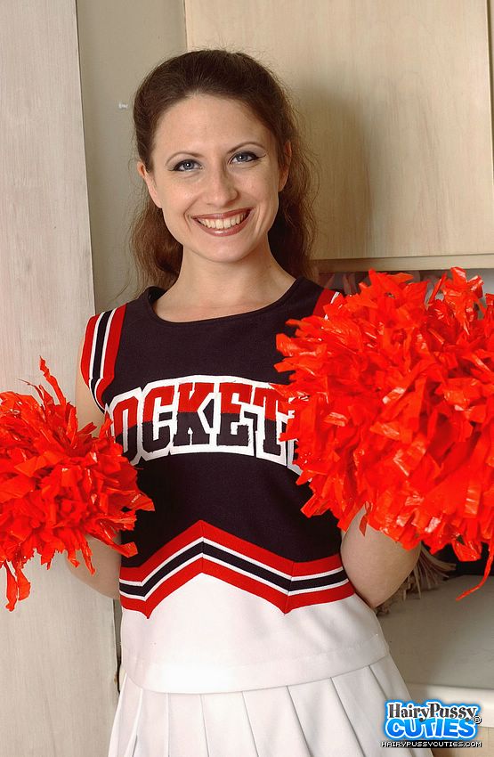 Luscious babe lays down and spreads wide on - XXX Dessert - Picture 11