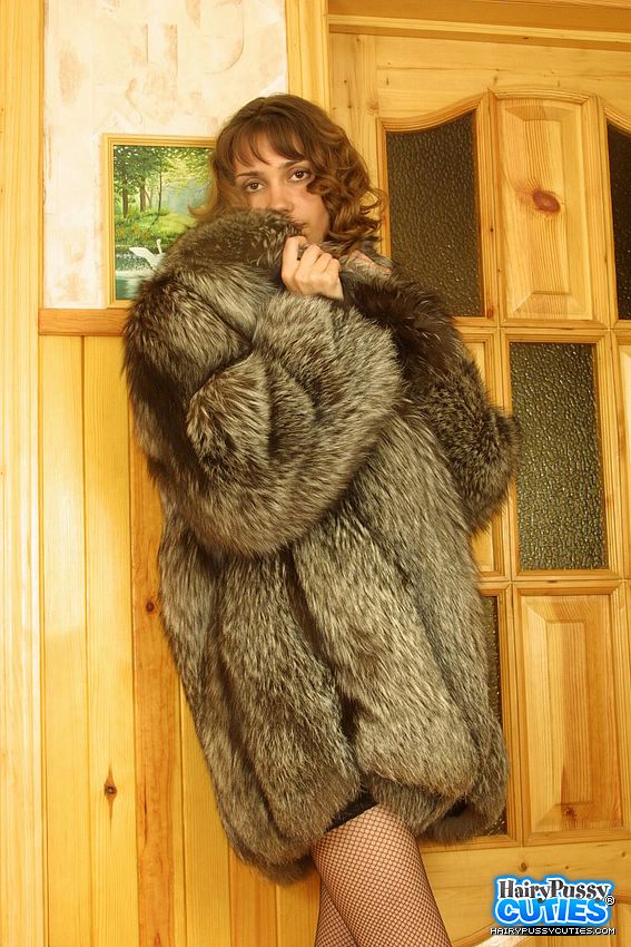 Lovely brunette in brown fur coat and black - XXX Dessert - Picture 7