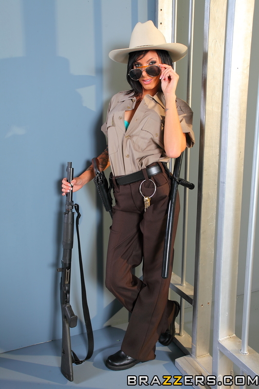 Raven haired ranger enjoys getting a pussy  - XXX Dessert - Picture 1