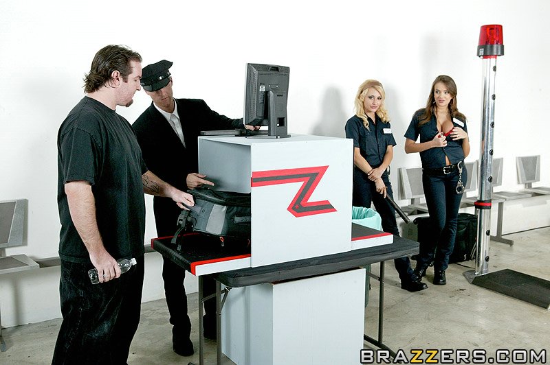 Lovely brunette airport security strips nak - XXX Dessert - Picture 7