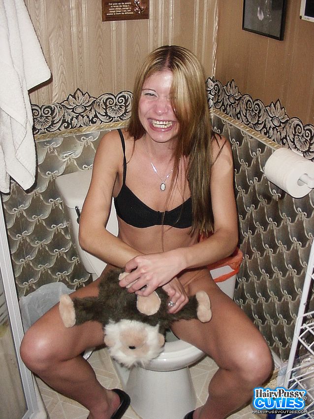 Sweet babe takes off her black skirt and re - XXX Dessert - Picture 2