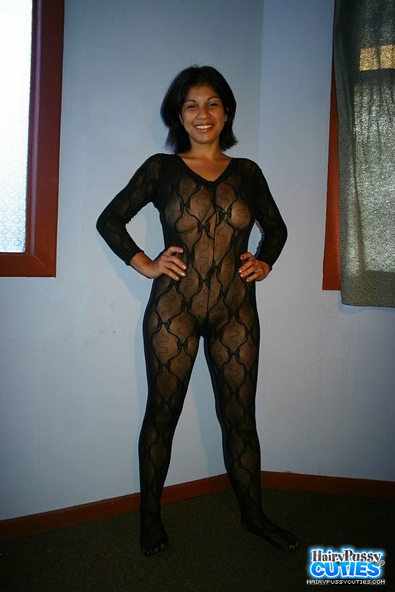 Alluring hottie displays her smoking hot bo - XXX Dessert - Picture 2