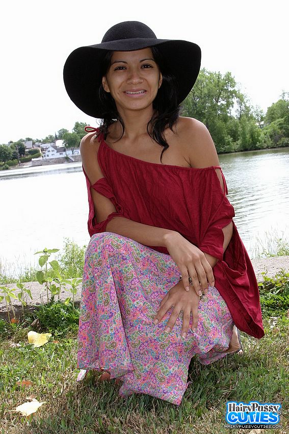 Foxy chick pose her alluring body wearing b - XXX Dessert - Picture 1