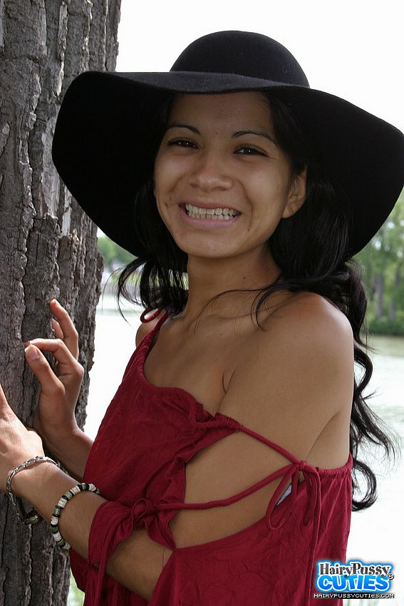 Foxy chick pose her alluring body wearing b - XXX Dessert - Picture 4