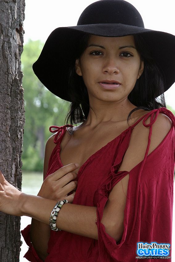 Foxy chick pose her alluring body wearing b - XXX Dessert - Picture 6