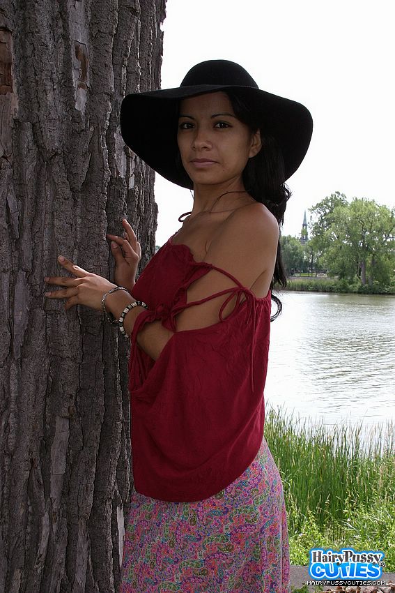 Foxy chick pose her alluring body wearing b - XXX Dessert - Picture 8