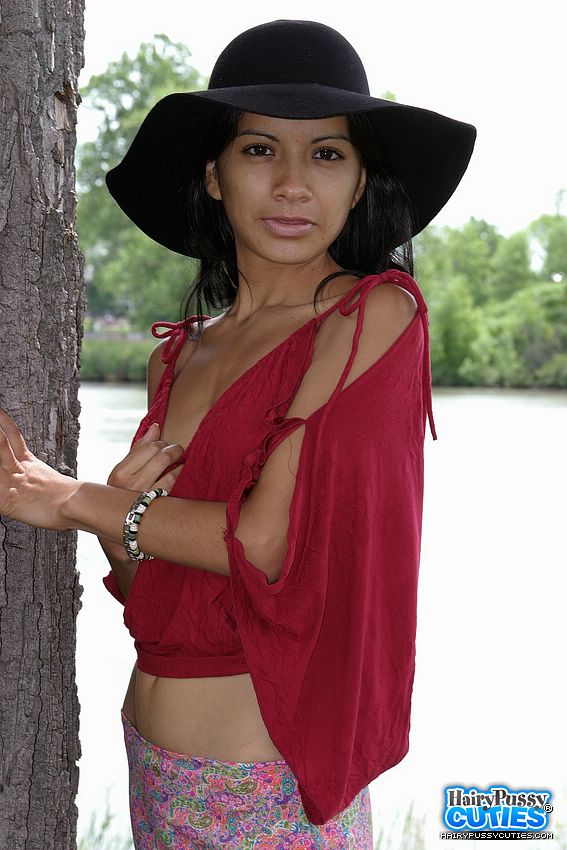 Foxy chick pose her alluring body wearing b - XXX Dessert - Picture 10