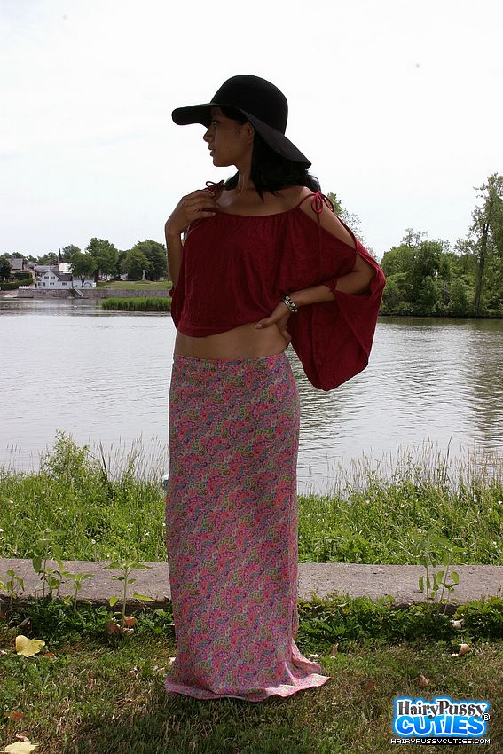 Gorgeous babe displays her hot body by the  - XXX Dessert - Picture 12