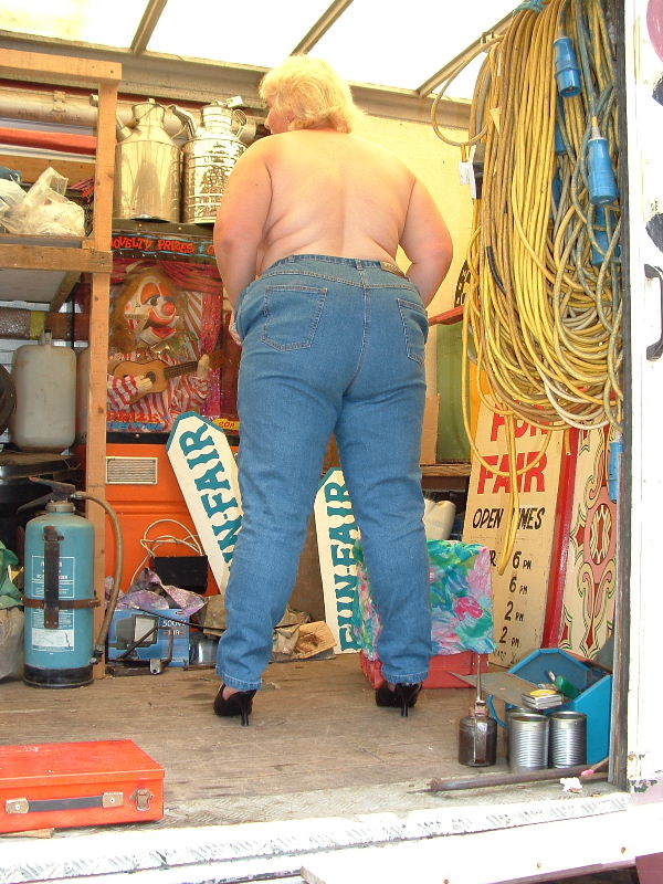 Chubby hottie displays her gigantic body be - XXX Dessert - Picture 18