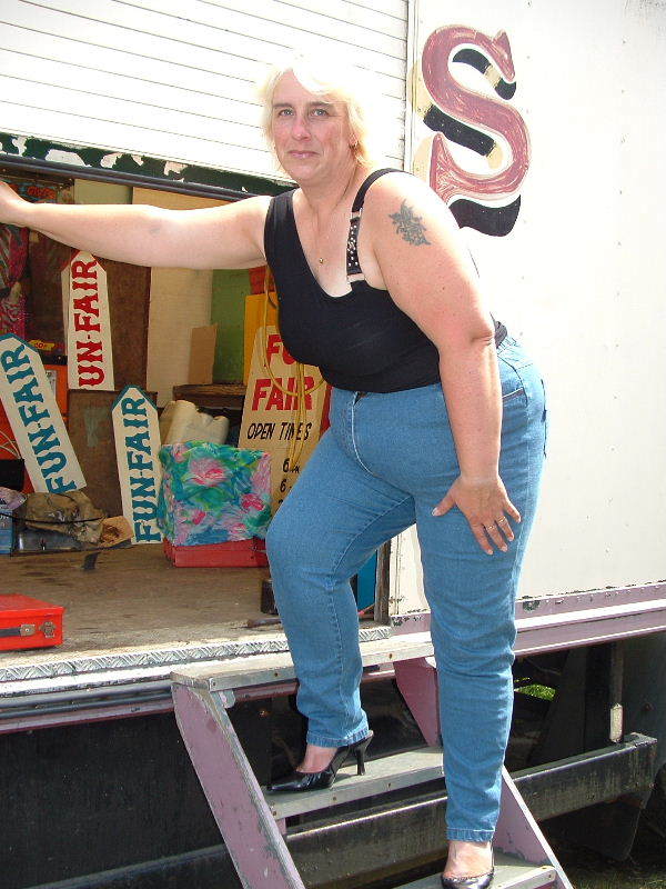 Chubby hottie displays her gigantic body be - XXX Dessert - Picture 20