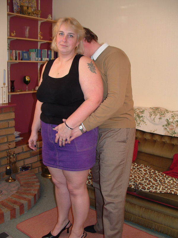Blonde MILF teases a hot dude with her Chub - XXX Dessert - Picture 2