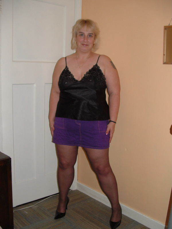 Chubby babe teases with her large body in b - XXX Dessert - Picture 1