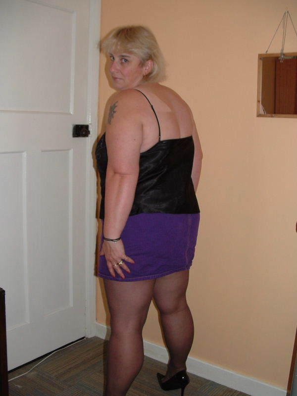Chubby babe teases with her large body in b - XXX Dessert - Picture 2