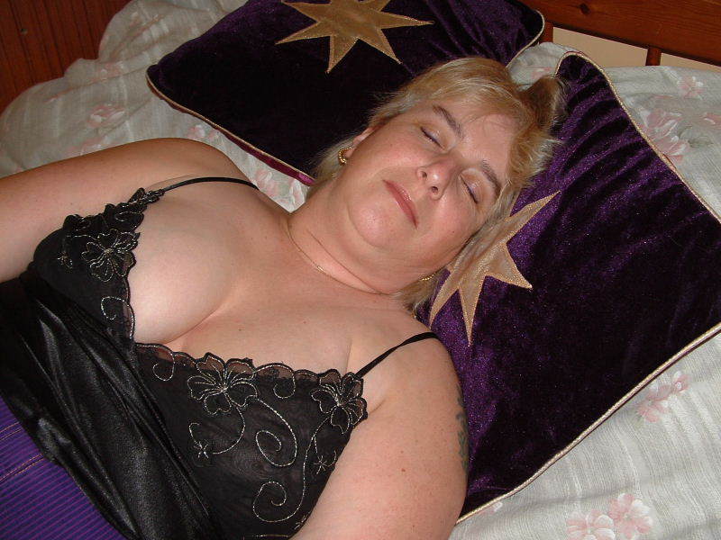 Chubby babe teases with her large body in b - XXX Dessert - Picture 12