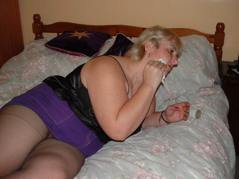 Chubby babe teases with her large body in b - XXX Dessert - Picture 18
