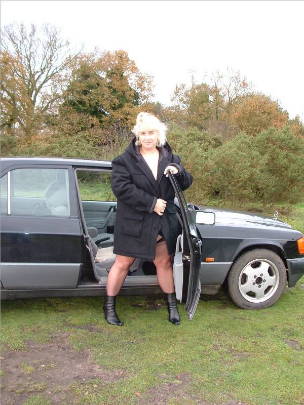 Chubby hottie opens her black coat and pose - XXX Dessert - Picture 2