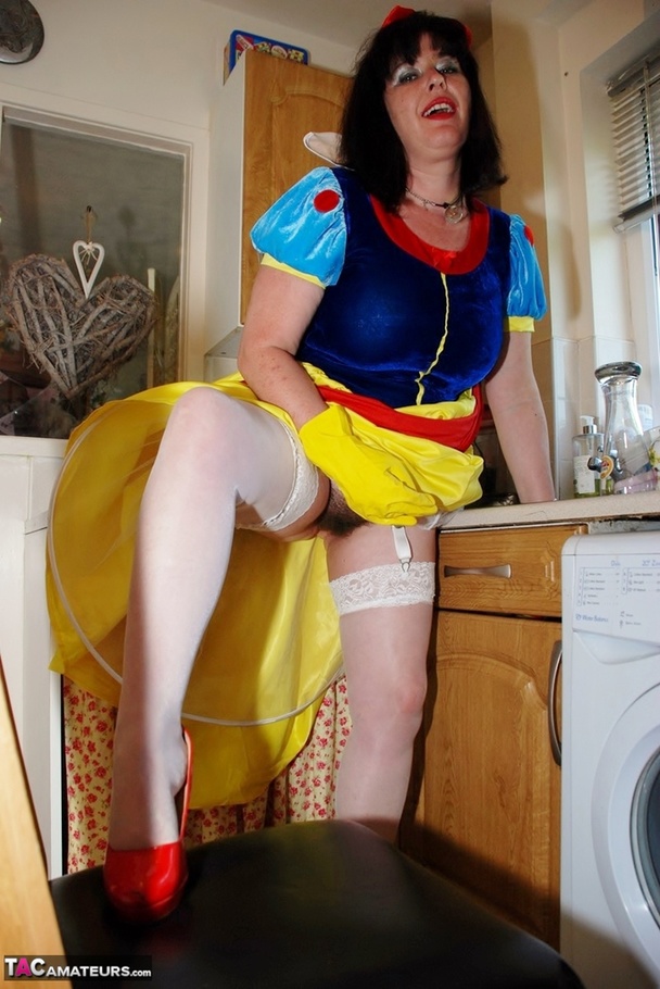 Sweet babe in multi colored Snow White cost - XXX Dessert - Picture 2