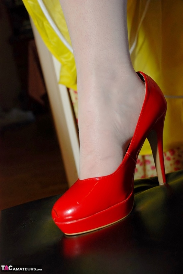 Sweet babe in multi colored Snow White cost - XXX Dessert - Picture 3