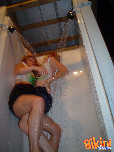 Hot girls gets their steaming hot bodies we - XXX Dessert - Picture 5
