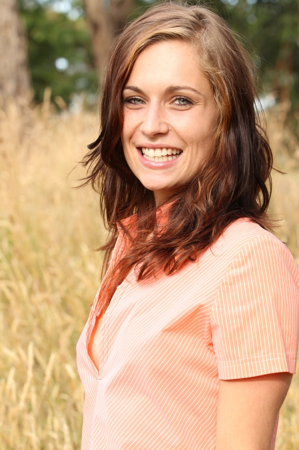 Gorgeous babe peels off her peach blouse an - XXX Dessert - Picture 1