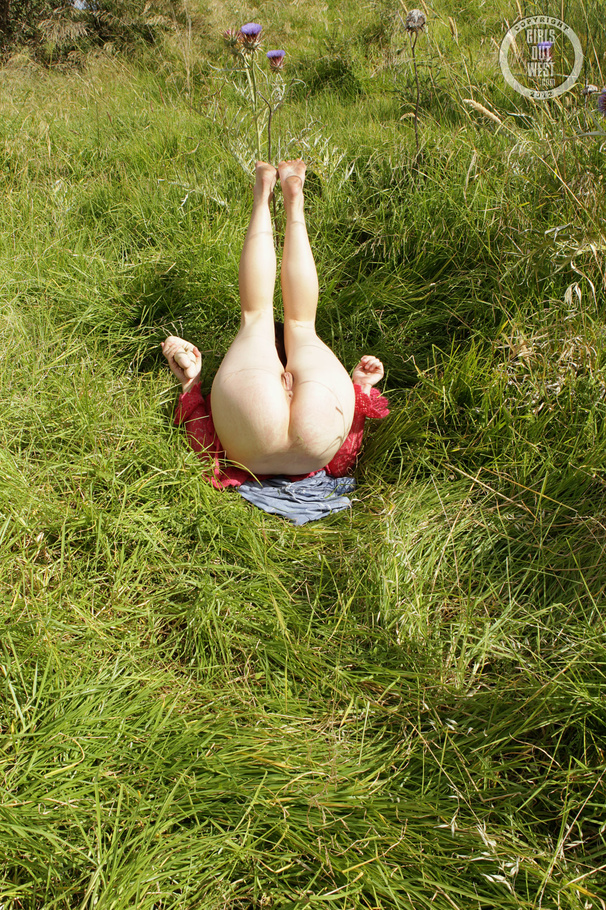 Luscious brunette pose her smoking hot body then reveals her indulging boobs before she strips off her jeans and teases with her luscious pussy in different poses wearing her pink blouse in a grass field. - XXXonXXX - Pic 11