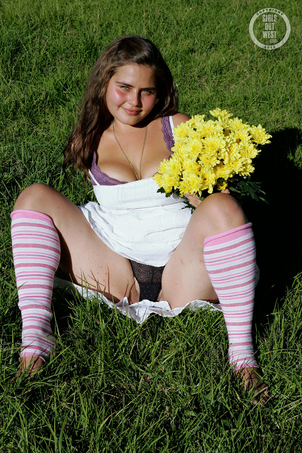 Foxy babe peels off her white dress and teases with her banging body on a grass field before she pulls down her black panty and expose her sweet crack then pulls down her purple bra and reveals her juicy boobs in different poses wearing her pink and white socks. - XXXonXXX - Pic 4