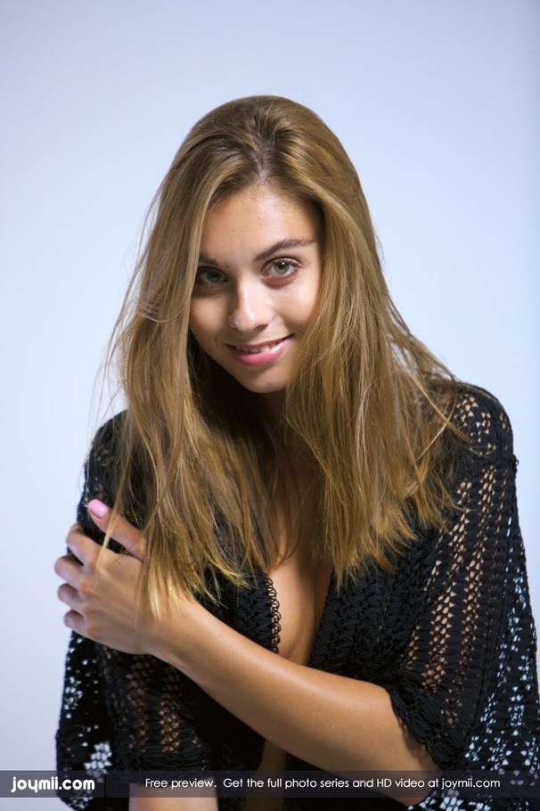 Indulging babe pose her skinny body before  - XXX Dessert - Picture 15