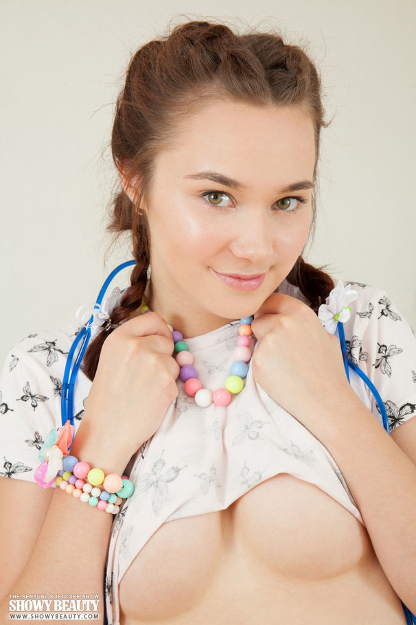 Gorgeous hottie peels off her jeans jumper  - XXX Dessert - Picture 3