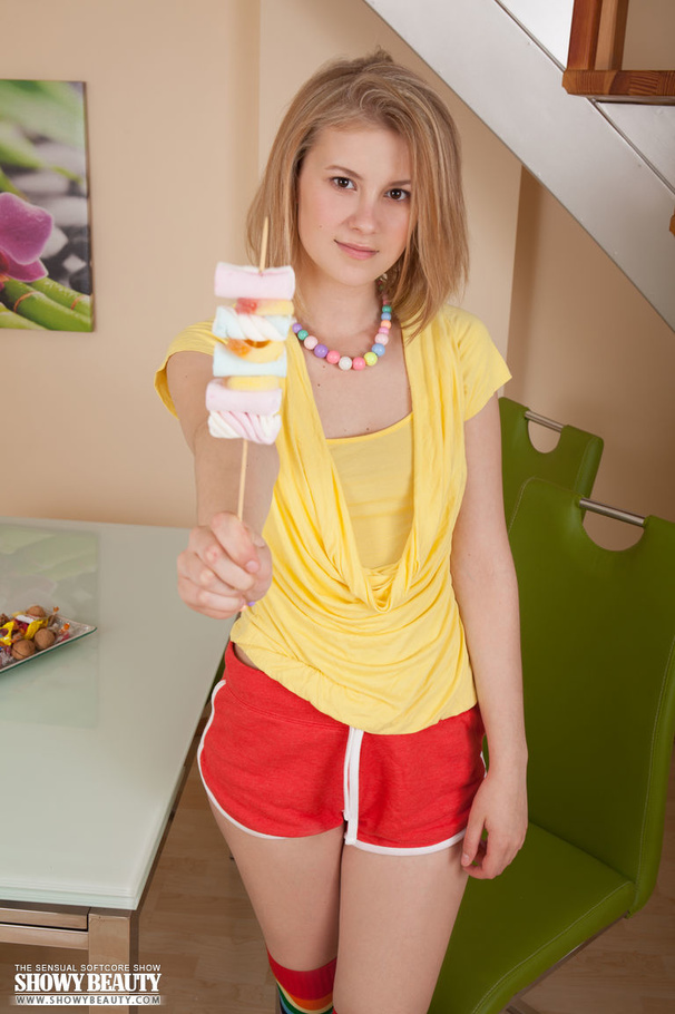 Blonde chick teases with her steaming hot b - XXX Dessert - Picture 1