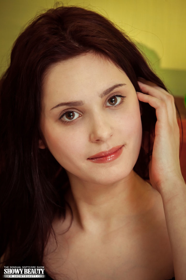 Gorgeous chick diplays her alluring body be - XXX Dessert - Picture 1