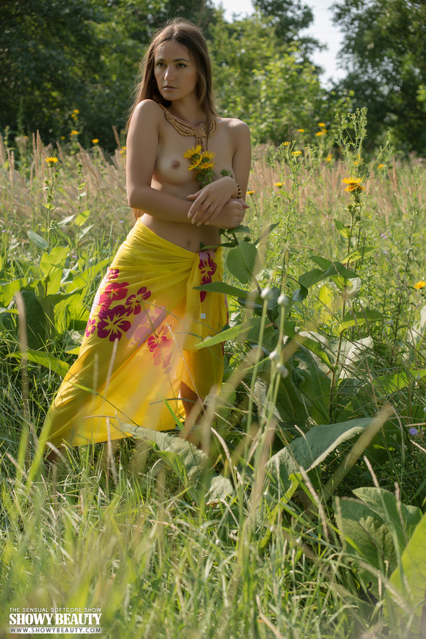 Indulging babe with alluring body peels off her yeallow and pink shawl and reveals her luscious boobs and juicy pussy in different poses in a grass field. - XXXonXXX - Pic 2