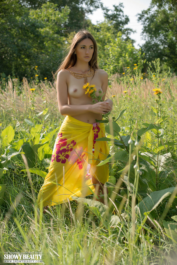 Indulging babe with alluring body peels off her yeallow and pink shawl and reveals her luscious boobs and juicy pussy in different poses in a grass field. - XXXonXXX - Pic 3
