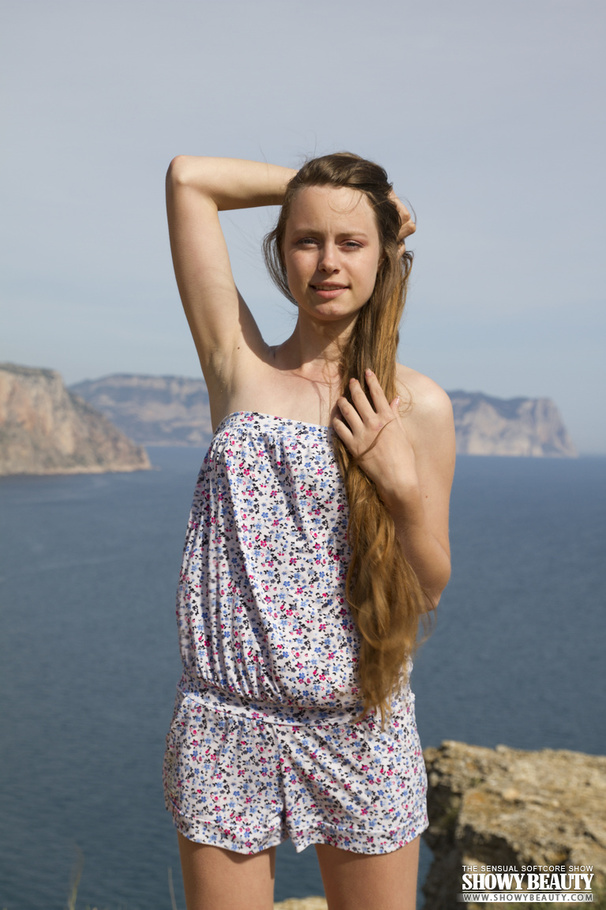 Cute babe teases foxy body by a cliff befor - XXX Dessert - Picture 1